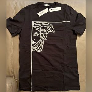 🖤🤍New With Tags Black/Silver Versace T-Shirt  Size Small 🖤🤍🔥